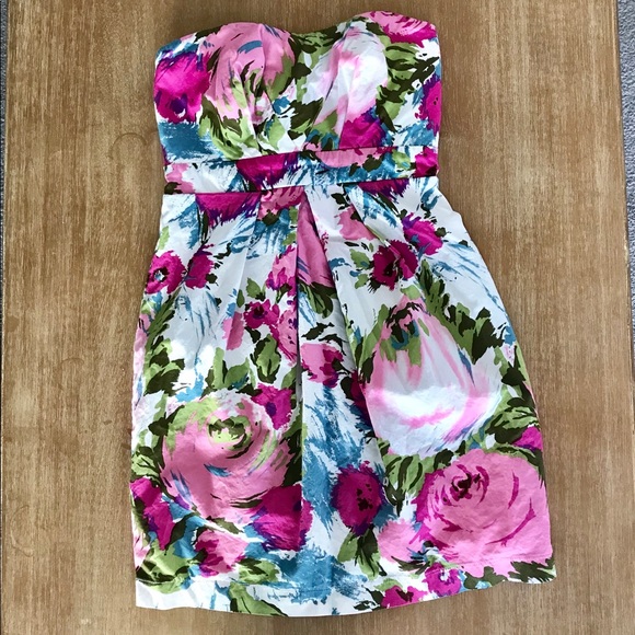 Forever 21 Dresses & Skirts - Pretty Forever 21 Floral Dress